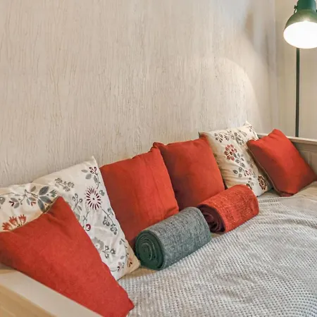 Gorgeous In L'abbaye *