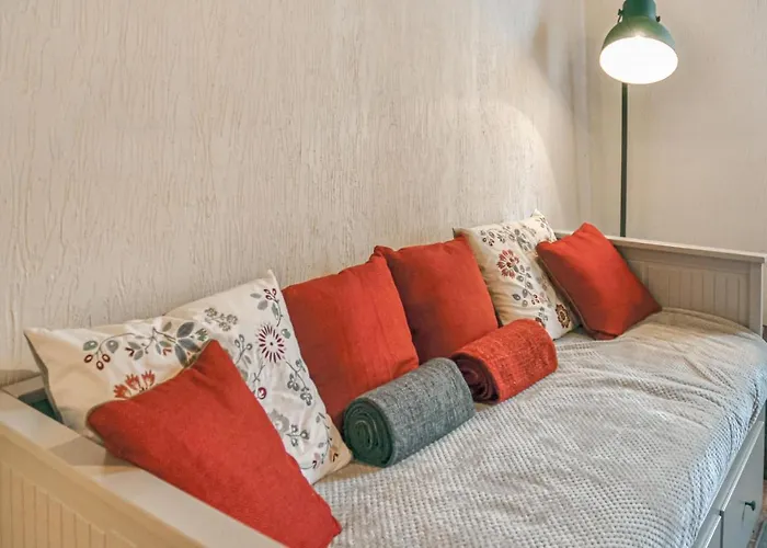 Gorgeous In L'abbaye *